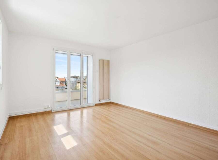 Discover this bright and airy space, perfect for modern living.