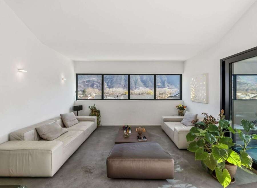 Experience luxury living in this stunning property with breathtaking mountain views.