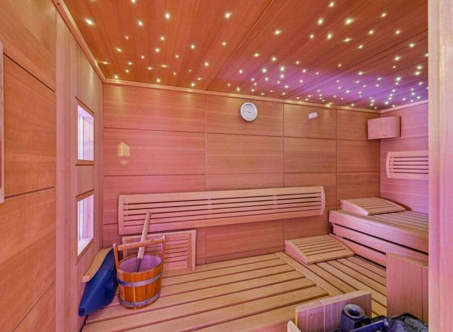 Step into your own private oasis with this stunning sauna! Featuring beautiful wooden paneling, a relaxing bench, and a starry ceiling, this space is designed for ultimate relaxation.