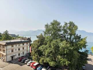 Discover the charm of this stunning property, perfectly situated with breathtaking views.