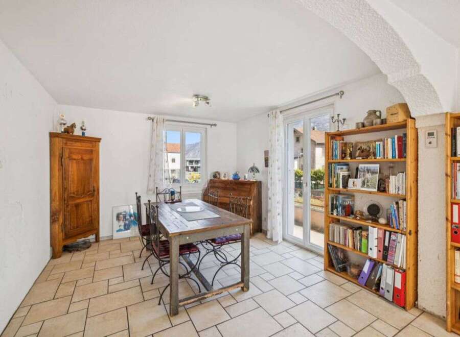 Discover the charm of this inviting dining area, perfect for family gatherings and entertaining guests.