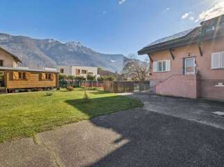 Discover this charming property nestled in a picturesque setting, offering a unique blend of comfort and natural beauty.