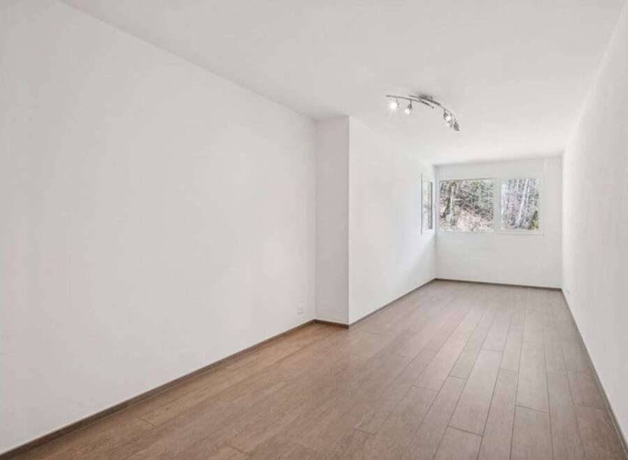 Discover this bright and airy space, perfect for creating your dream home.