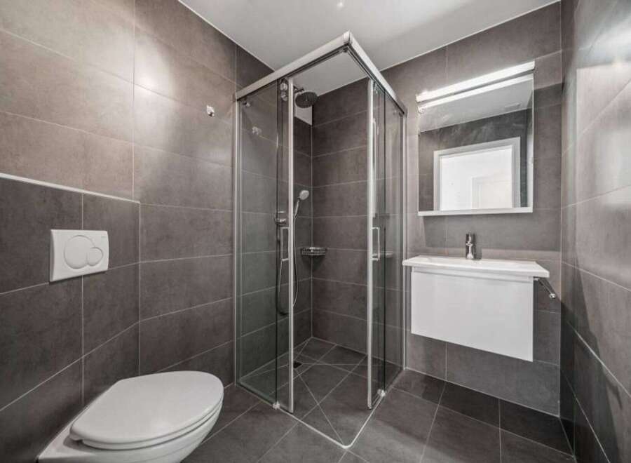 Step into modern elegance with this stunning bathroom.