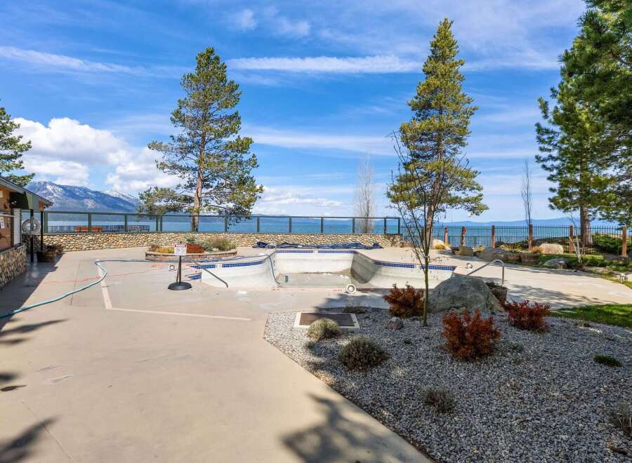 Discover the potential of this stunning property with a breathtaking view.