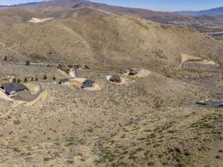 Discover your dream home in this stunning mountain landscape! This property boasts breathtaking views and a serene atmosphere, perfect for those seeking tranquility.