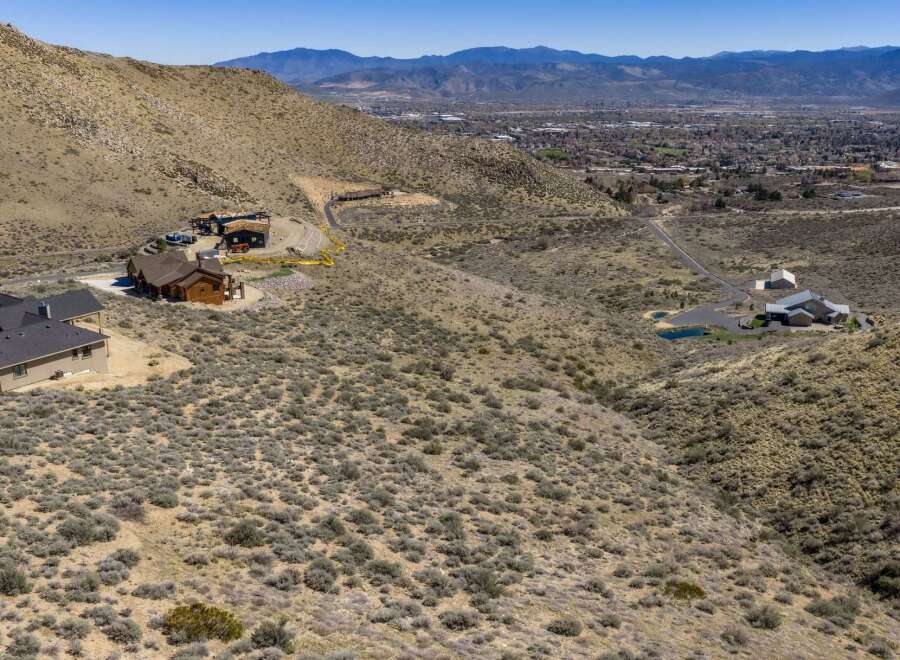 Discover luxury living in this stunning property nestled in the heart of nature.