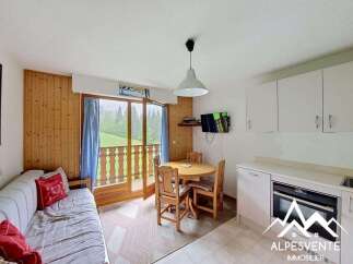 Discover a charming apartment with stunning views! This cozy space features a well-equipped kitchen, a comfortable living area, and a balcony overlooking a beautiful landscape.