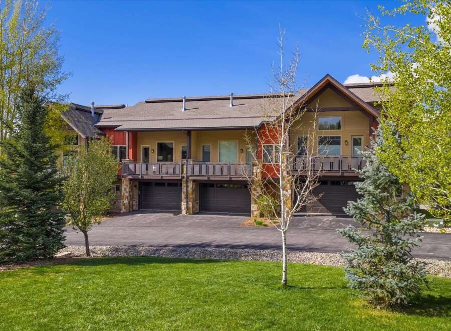 Discover luxury living in this stunning property featuring a modern design and spacious layout.