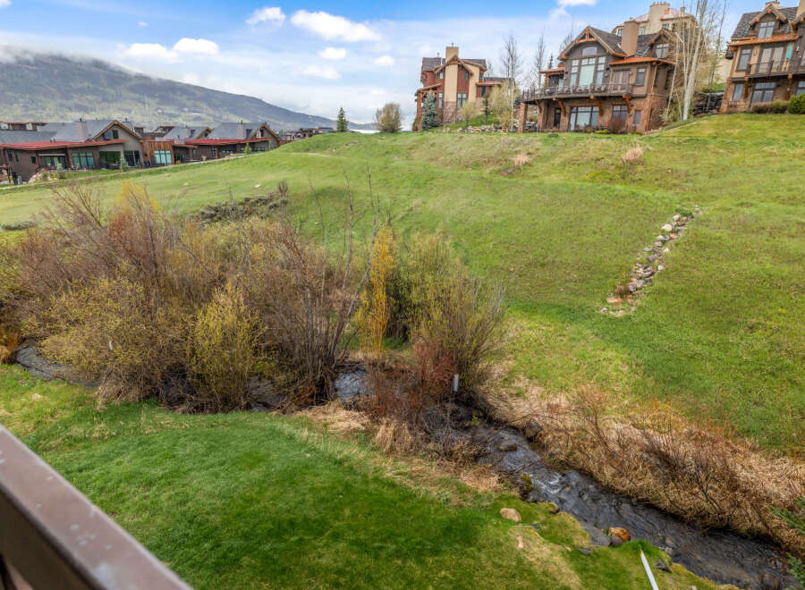 Discover luxury living in this stunning property, boasting breathtaking views and a serene natural setting.