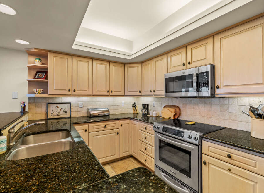 This stunning kitchen boasts elegant cabinetry, offering ample storage and a timeless aesthetic.