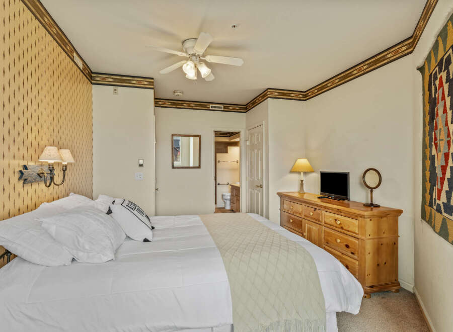 This cozy bedroom features a comfortable bed, perfect for a relaxing stay.