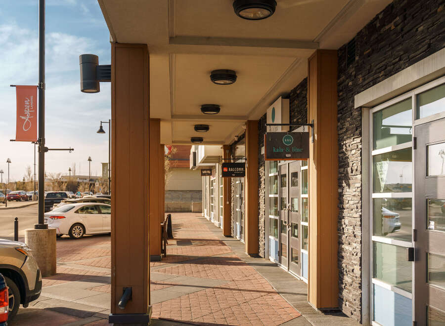Explore the inviting ambiance of this commercial property, ideally situated in a prime location.