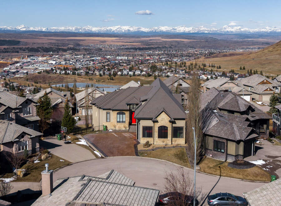 This stunning property boasts a prime location with breathtaking mountain views.