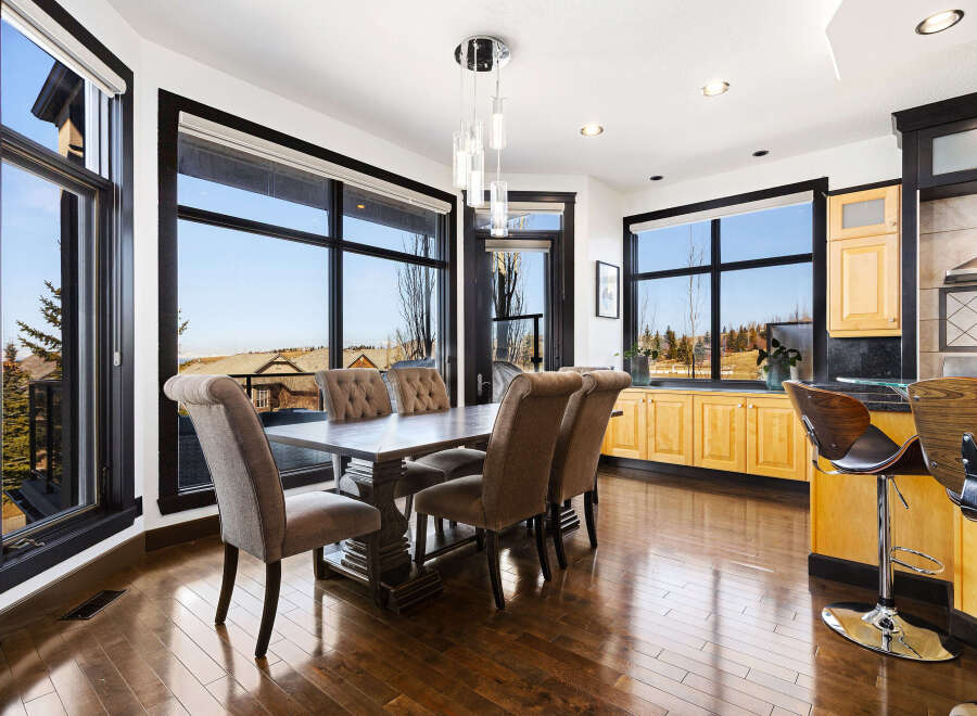 This elegant dining room boasts a stunning view, perfect for hosting memorable gatherings.