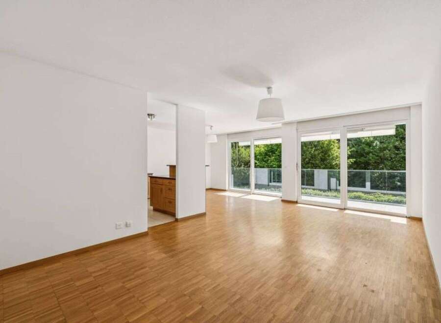 This stunning property boasts a bright and airy living space, perfect for modern living.