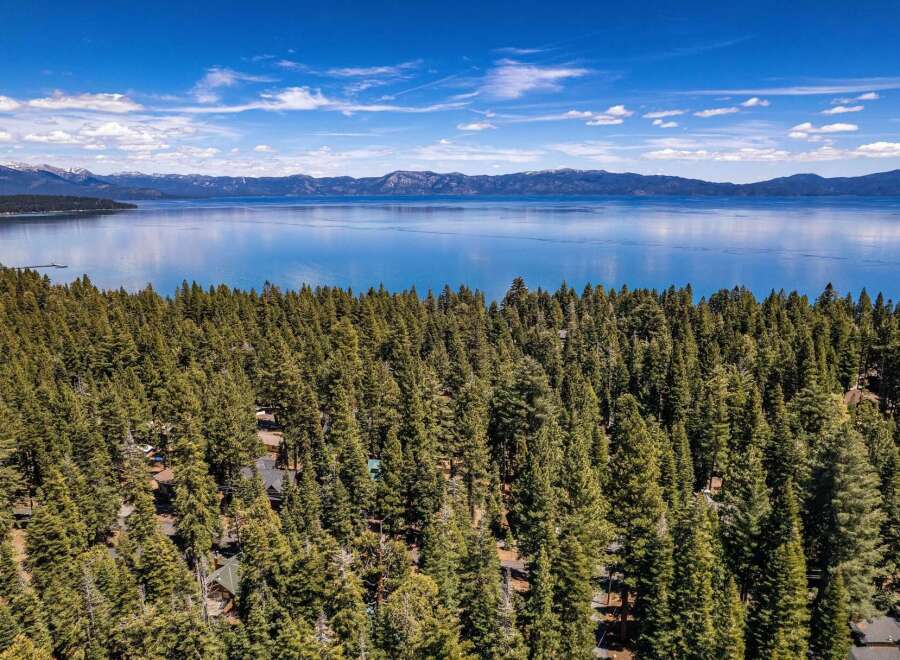 Discover the tranquility of lakeside living with this stunning property.