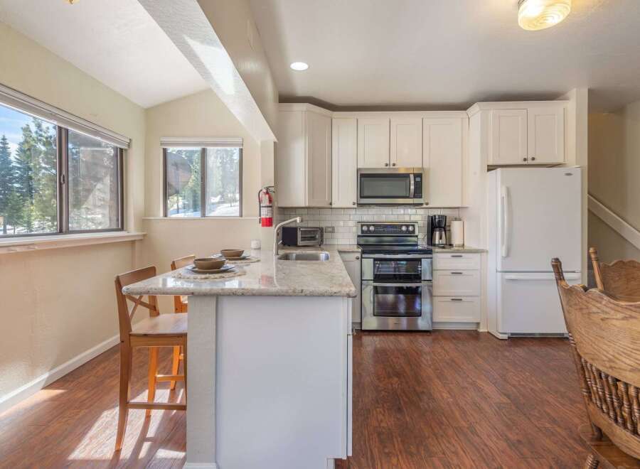 This stunning kitchen boasts modern appliances and a bright, airy design, perfect for culinary enthusiasts.