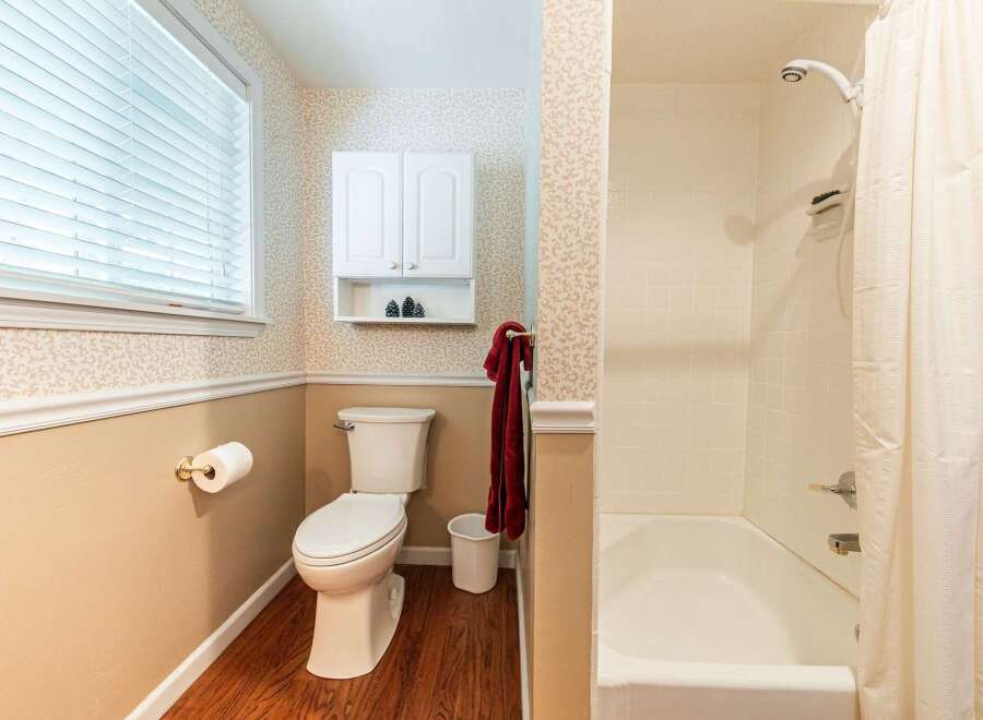 This charming bathroom features a clean and inviting space.