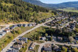 Discover your dream home in this stunning neighborhood! This property boasts a beautiful location with breathtaking views of the surrounding mountains and lush greenery.
