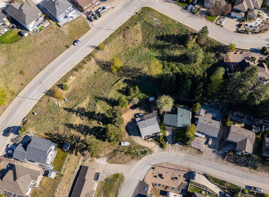 Discover a prime real estate opportunity with this stunning property.