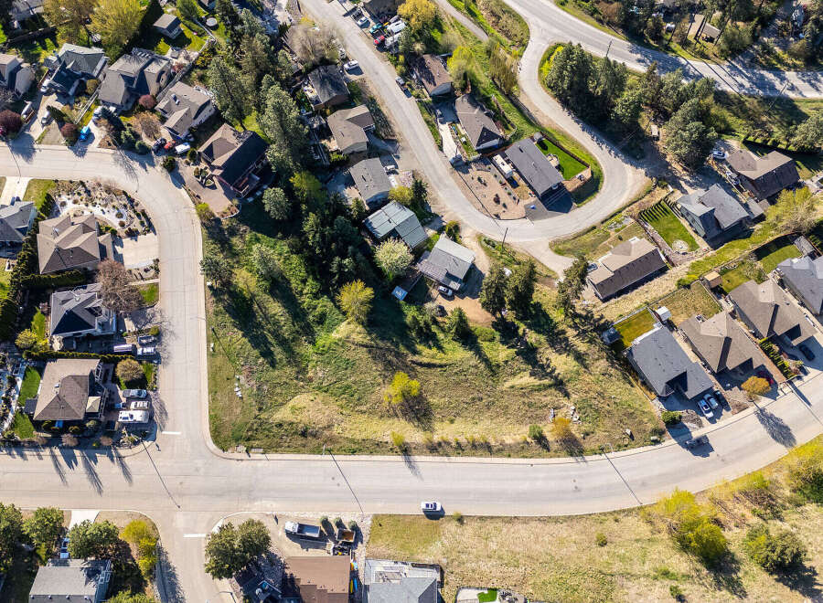 Discover the charm of this stunning residential area, perfect for families and individuals seeking a peaceful lifestyle.