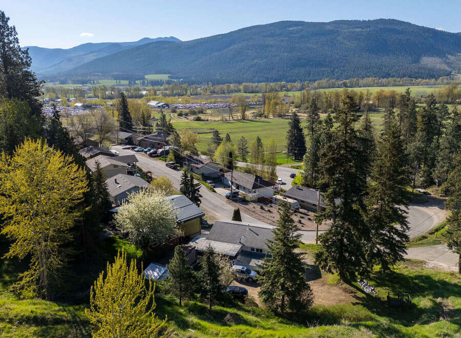 Discover a charming property nestled in a picturesque setting.