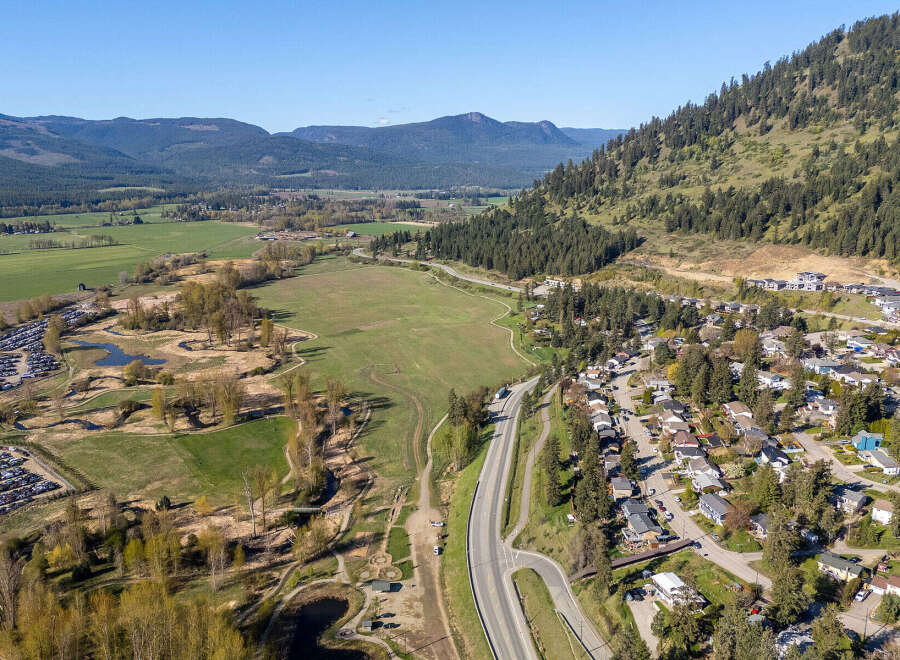Discover the charm of this picturesque property nestled in a serene landscape.