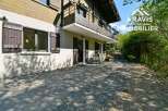Discover this charming property featuring a beautiful facade and a welcoming outdoor area.