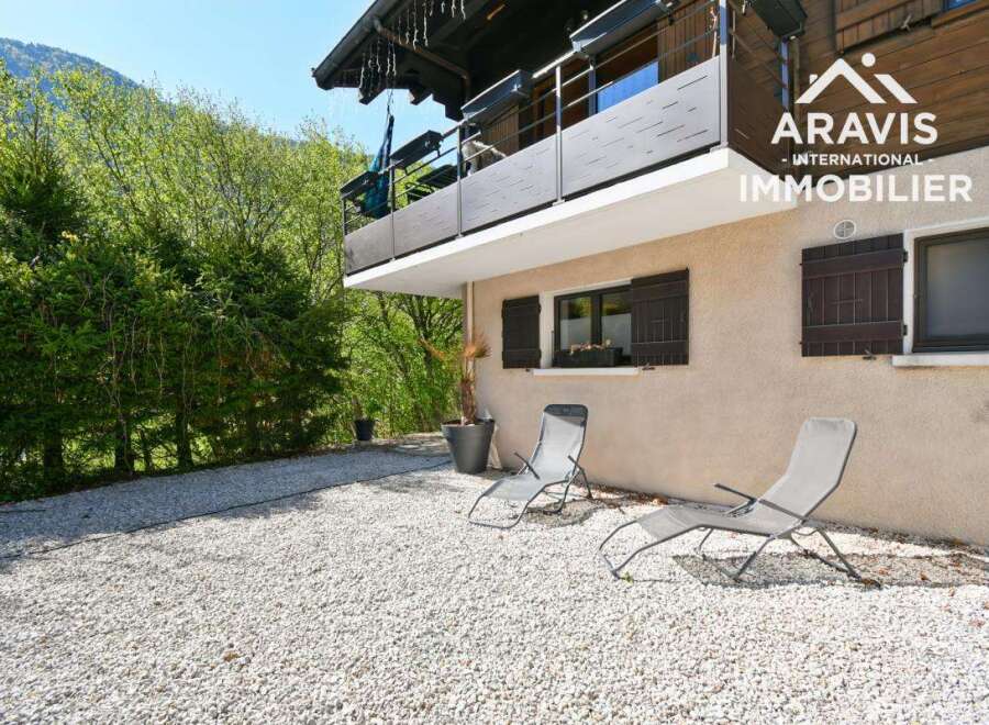 Discover this charming property featuring a balcony and a serene outdoor space.