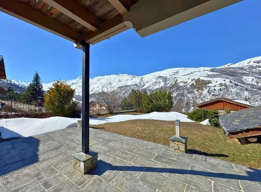 Enjoy breathtaking mountain views from this stunning property.