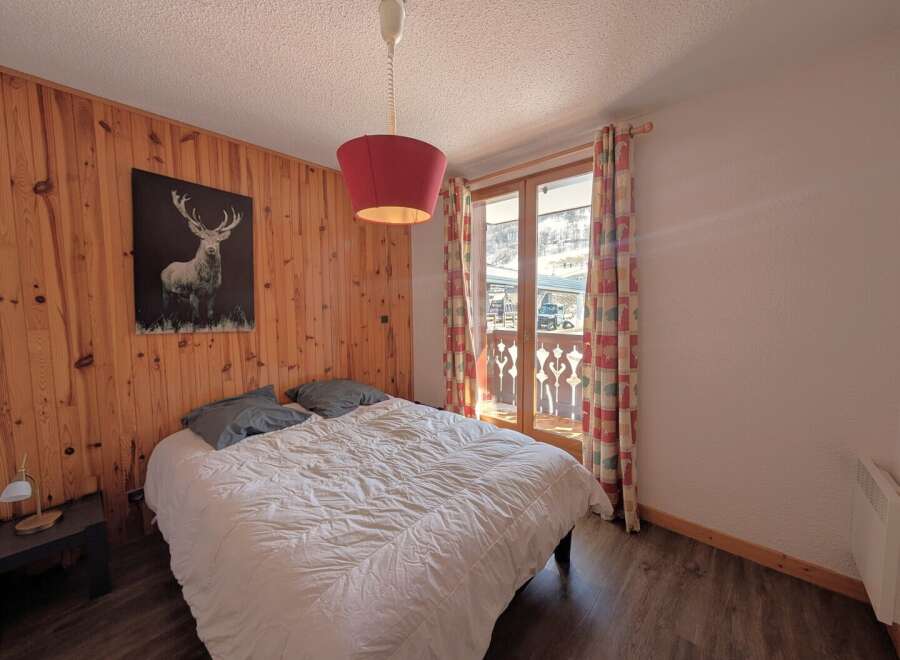 This cozy bedroom features a comfortable bed, perfect for a relaxing stay.