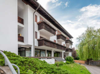 Discover this charming property featuring a modern design and a prime location.