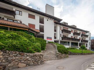 Discover this charming property featuring a unique architectural design and a prime location.