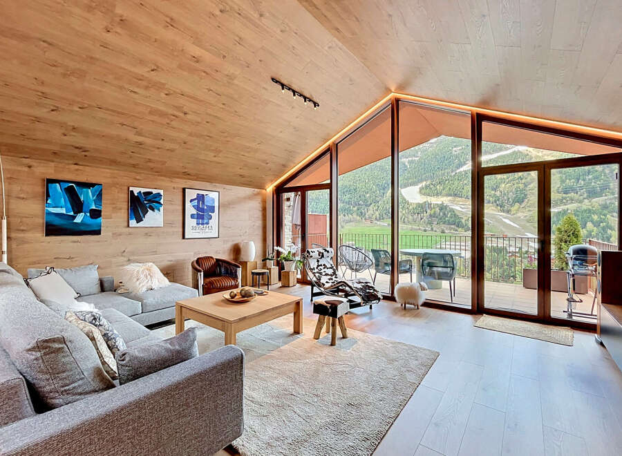 Experience luxury living in this stunning property with breathtaking mountain views.