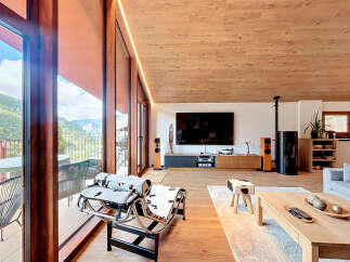 Experience luxury living in this stunning property with breathtaking mountain views.