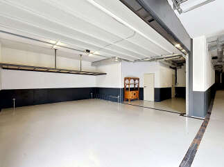Discover this spacious and versatile property, perfect for a variety of uses.