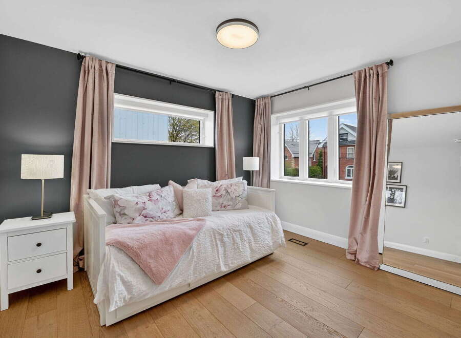 This stunning bedroom boasts a cozy daybed, perfect for relaxation.