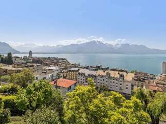 Enjoy breathtaking views of the lake and mountains from this stunning property.
