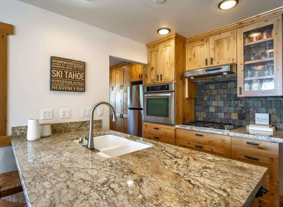 This stunning kitchen boasts a beautiful granite countertop, perfect for meal preparation and entertaining.