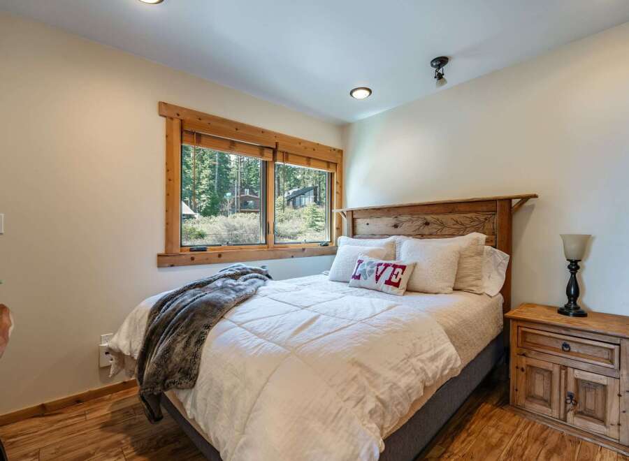 This cozy bedroom features a comfortable bed with a plush comforter and decorative pillows.