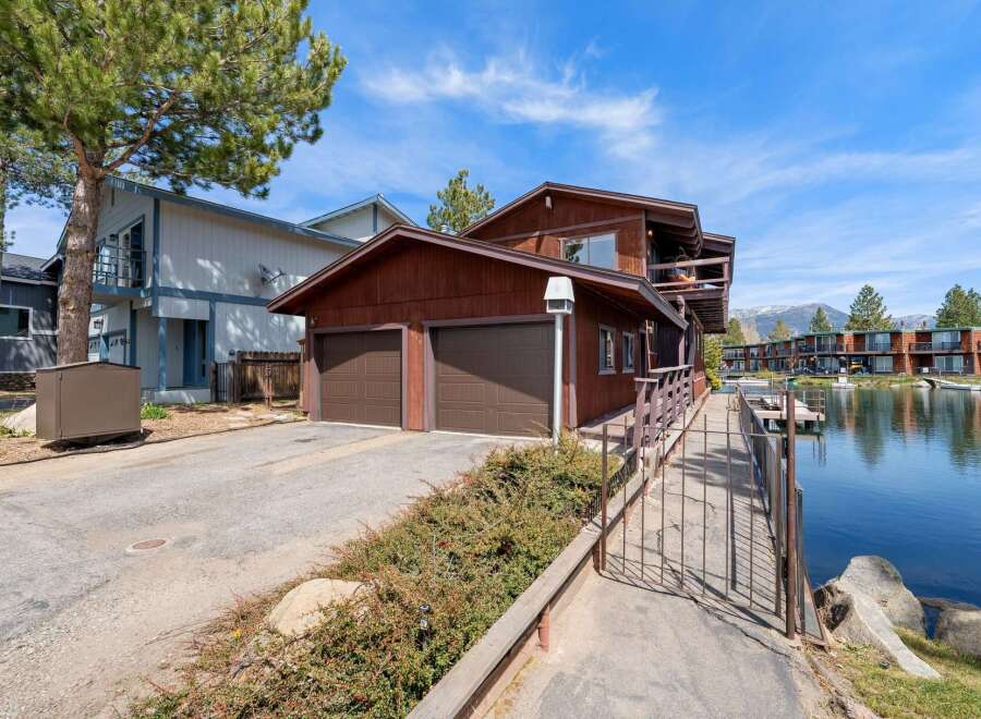 Discover waterfront living at its finest! This stunning property boasts a prime location with direct access to the water, perfect for boating and enjoying scenic views.