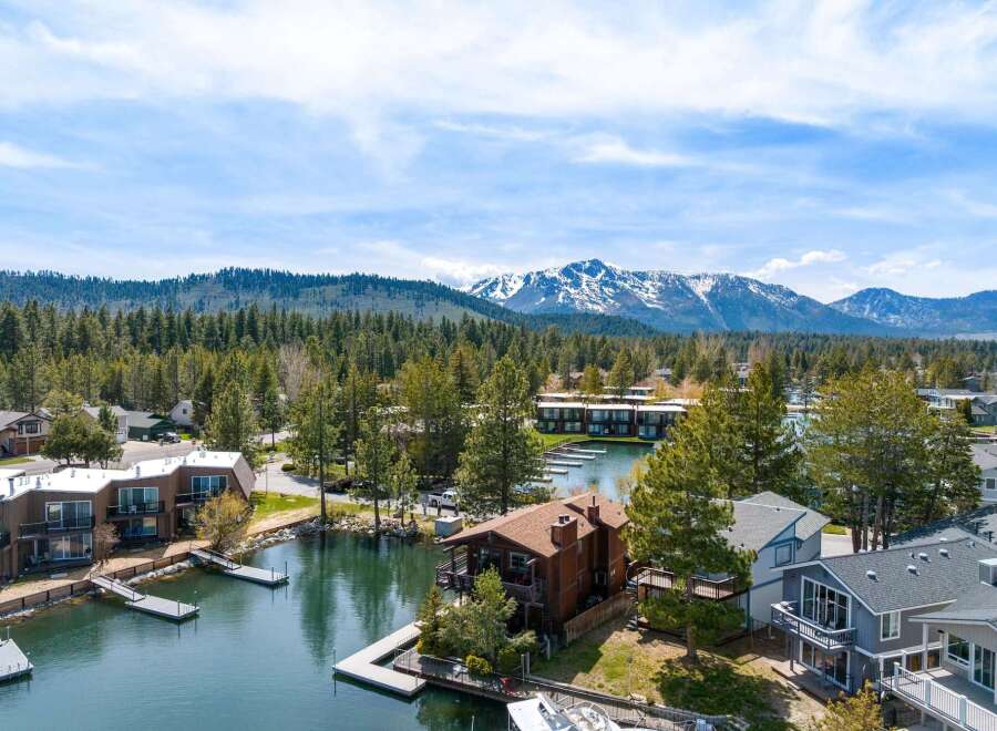 Discover your dream waterfront retreat! This stunning property boasts a prime location with direct lake access and breathtaking mountain views.