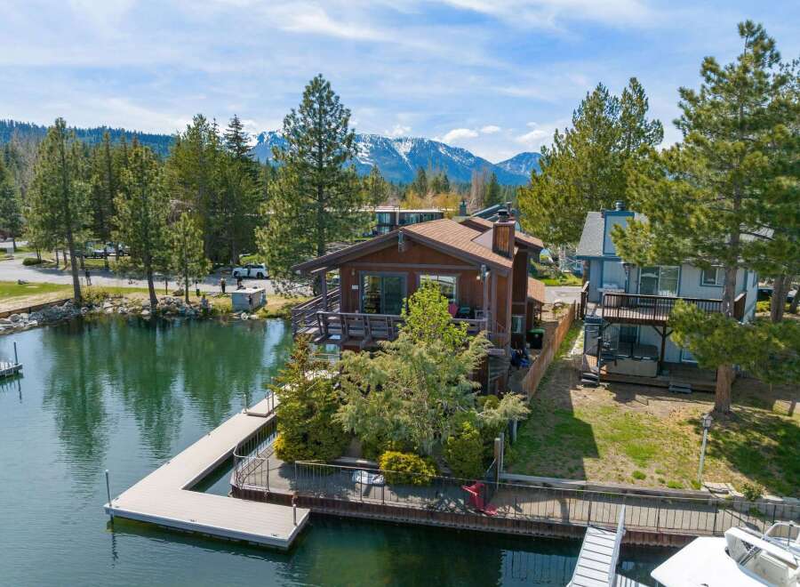 Discover waterfront living at its finest with this stunning property.
