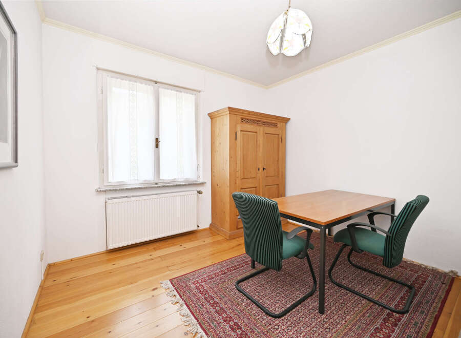 This charming property features a bright and airy dining area, perfect for enjoying meals.