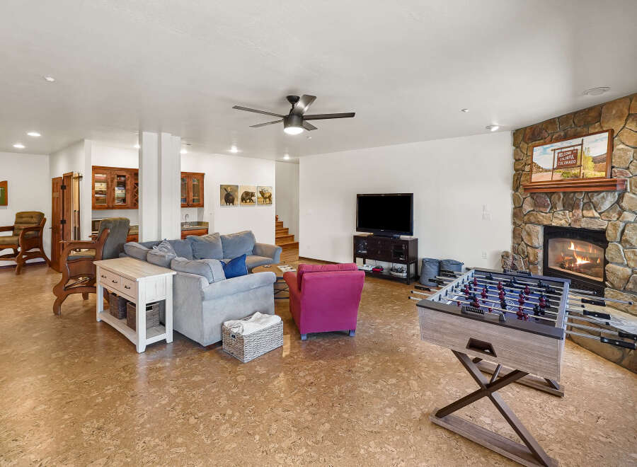 Step into this inviting living space, perfect for relaxation and entertainment.