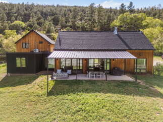 Discover your dream home in this stunning property featuring a modern design and ample outdoor space.