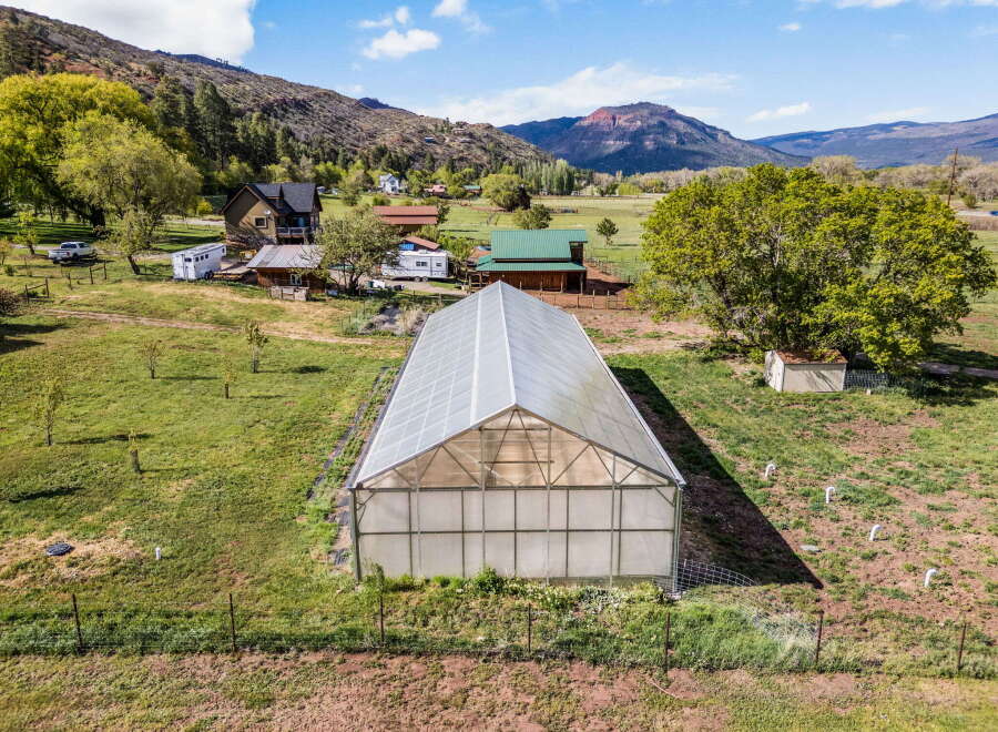 Discover a stunning property with a spacious greenhouse, perfect for cultivating your own garden.