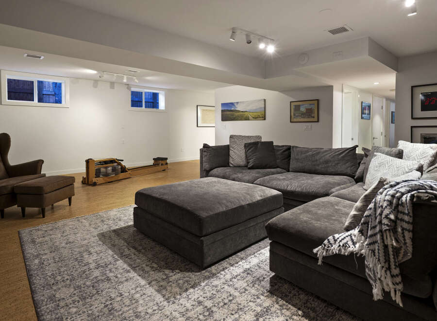 This stunning property boasts a spacious living area, perfect for relaxation and entertainment.