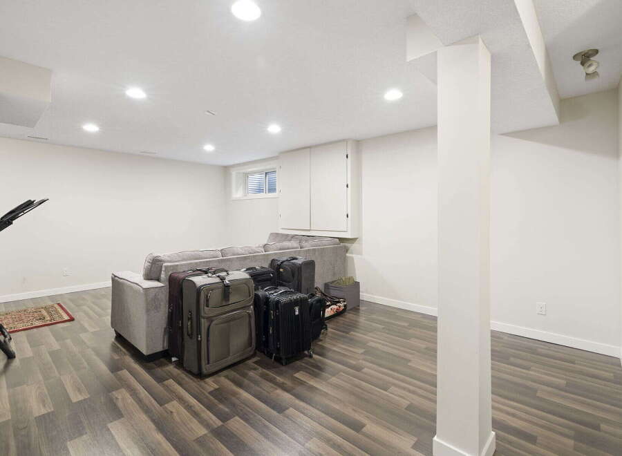 Discover the potential of this versatile space! This room features a neutral color palette, creating a bright and inviting atmosphere.